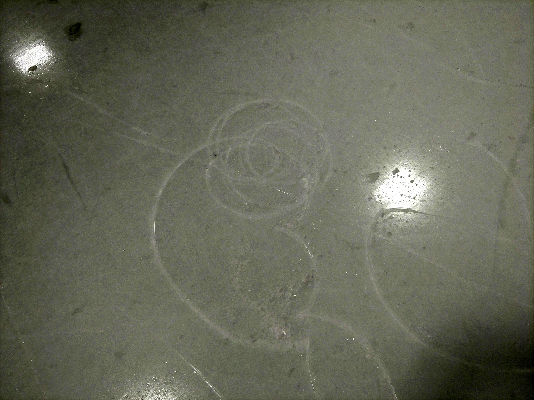 A tracing on the ice of a well centered spin.