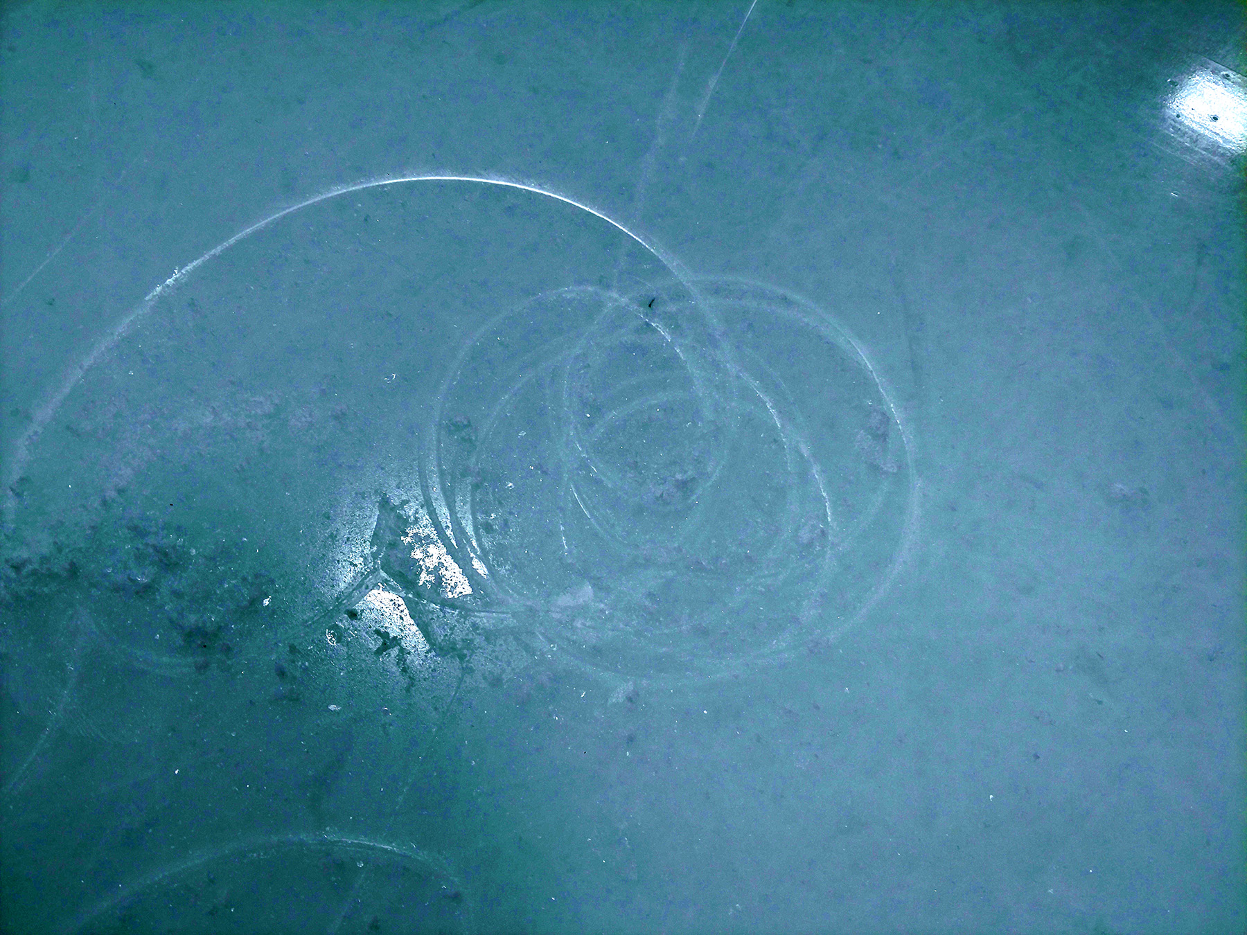 A tracing on the ice of a well centered spin.